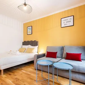 Appartement Cozy Studio In The Heart Of, Paris