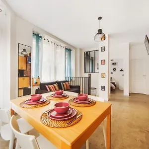 Large Flat Very Close To Montmartre Parigi